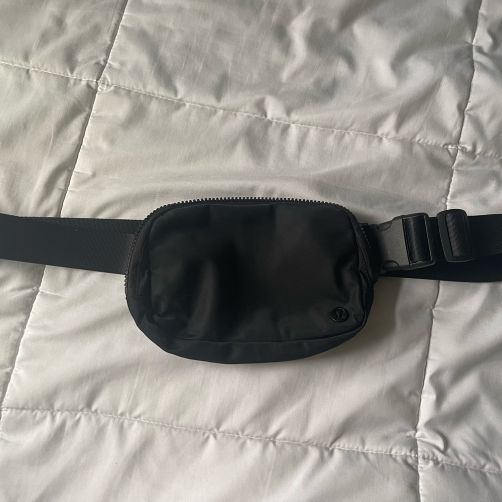 Lululemon Everyday Belt Bag - Black